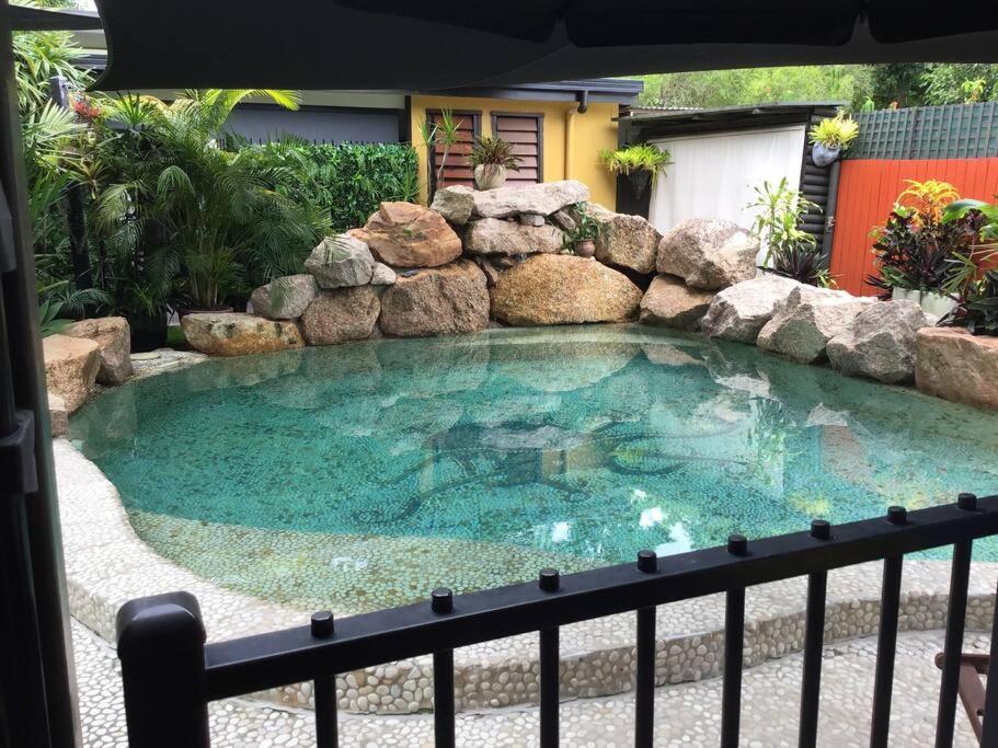 Villa Oasis, In Leafy Whitfield. Edge Hill Esterno foto