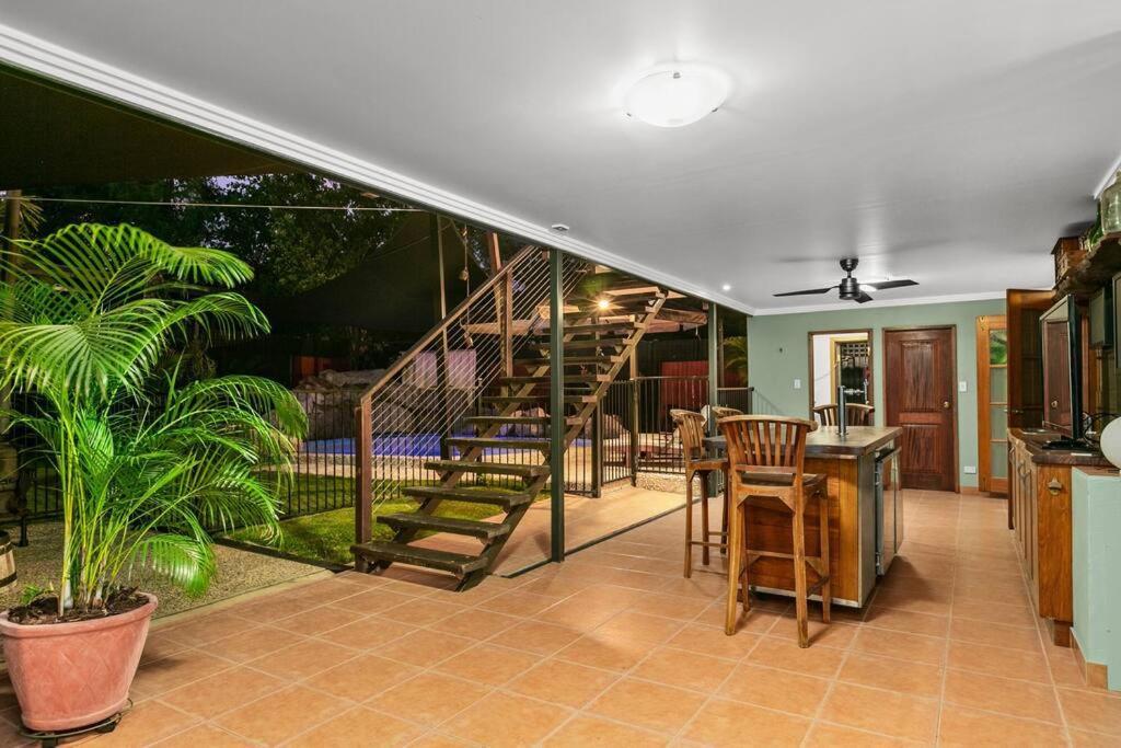 Villa Oasis, In Leafy Whitfield. Edge Hill Esterno foto