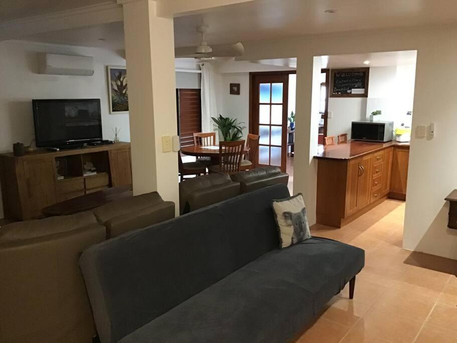 Villa Oasis, In Leafy Whitfield. Edge Hill Esterno foto