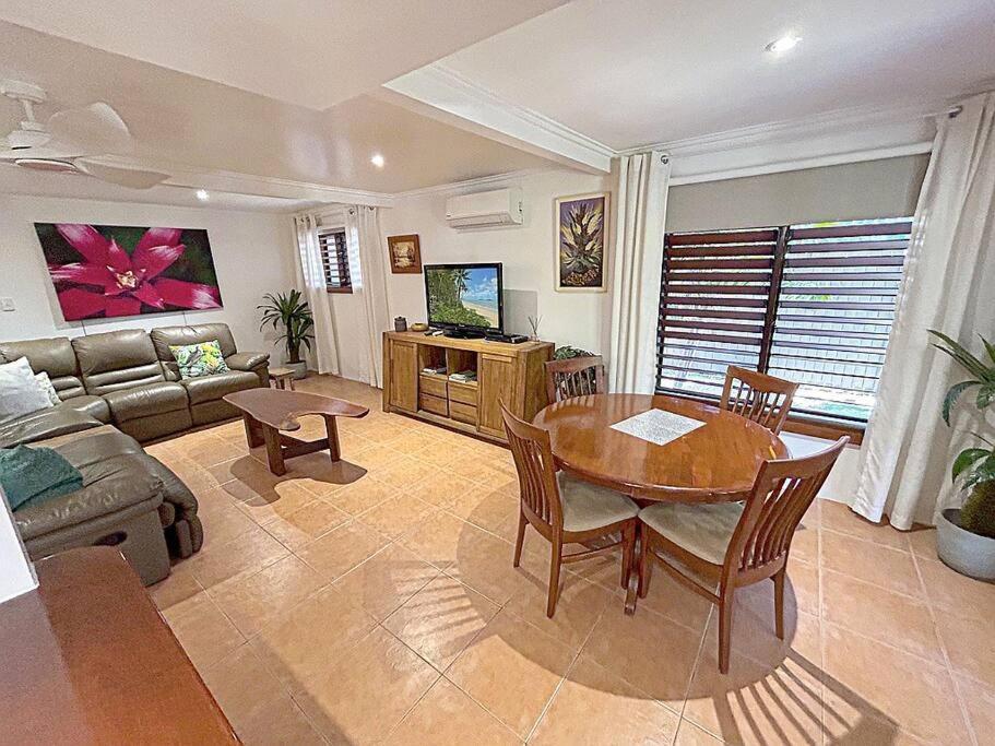 Villa Oasis, In Leafy Whitfield. Edge Hill Esterno foto
