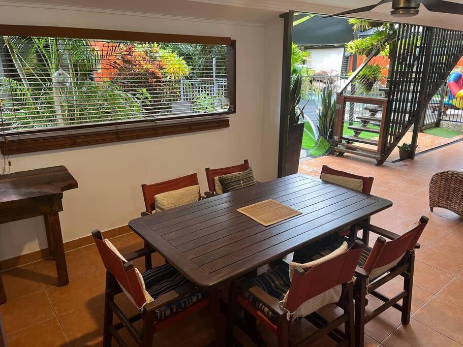 Villa Oasis, In Leafy Whitfield. Edge Hill Esterno foto